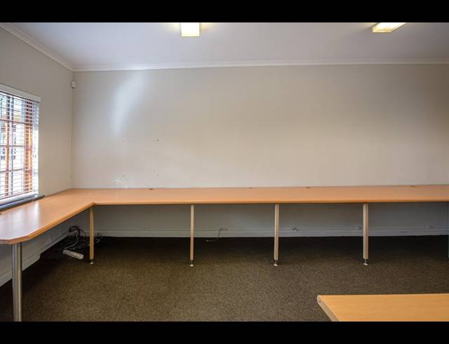 280M² OFFICE FOR SALE IN WETTON